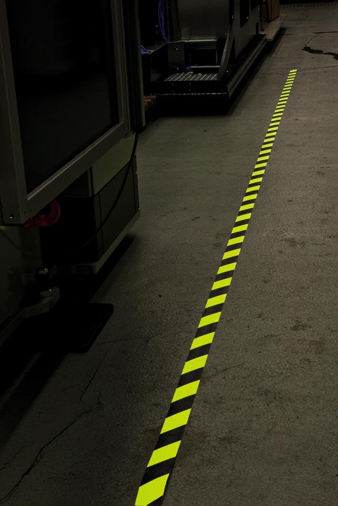 Antirutsch-Belag, Breite 25 mm, selbstklebend, verformbar, Länge 18,3 m, gelb-schwarz