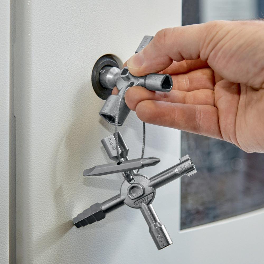 Schaltschrankschlüssel TwinKey® 6 Funktionen mit Magnet Verbindung Schaltschrankschlüssel TwinKey® 6 Funktionen mit Magnet Verbindung
