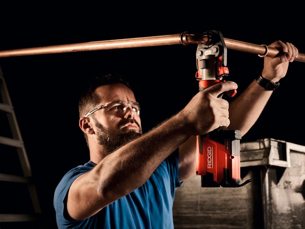 RIDGID Akku-Presswerkzeug RP 251 12 V 2 x 2,5 Ah mit Pressbacken V15-22-28