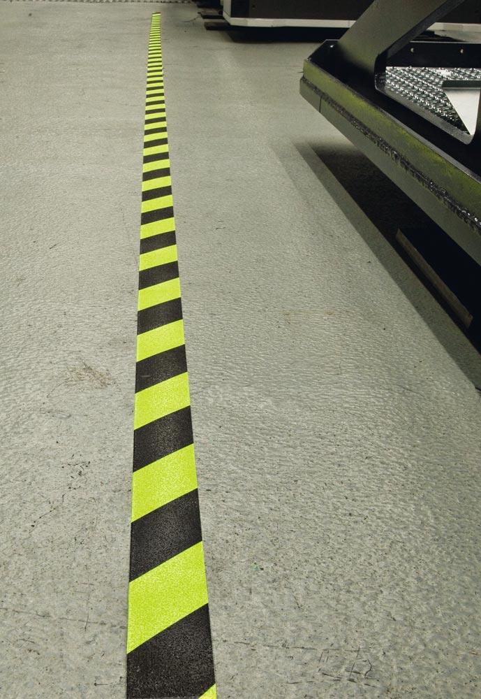 Antirutsch-Belag, Breite 100 mm, selbstklebend, verformbar, Länge 18,3 m, gelb-schwarz
