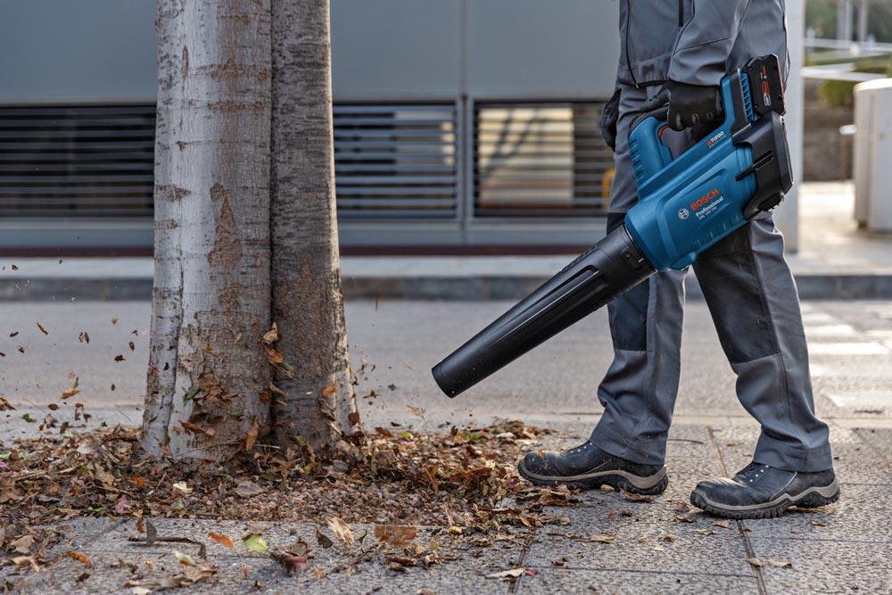 BOSCH Akku-Laubbläser GBL 18V-750 (ohne Akku/Ladegerät)