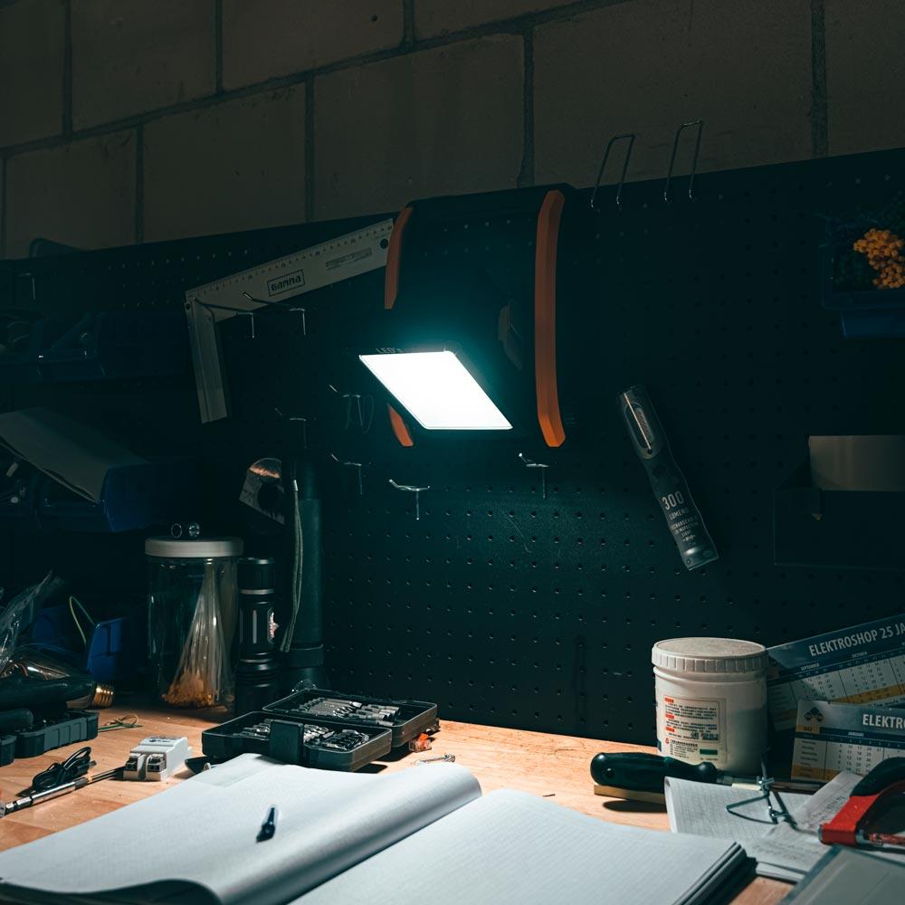 LED Akku-Arbeitsstrahler 20 Watt  2900 lm IP54