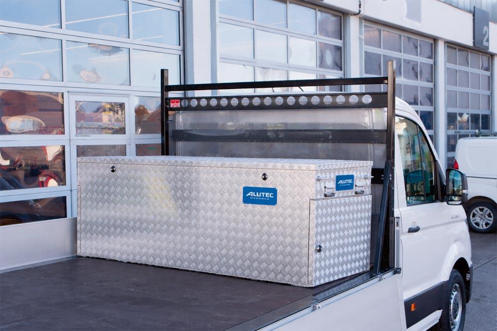 Pritschen-Individual-Box best. aus: Grundmodul, Schublade groß re., Schublade klein li., Standardfüße, Kranösen