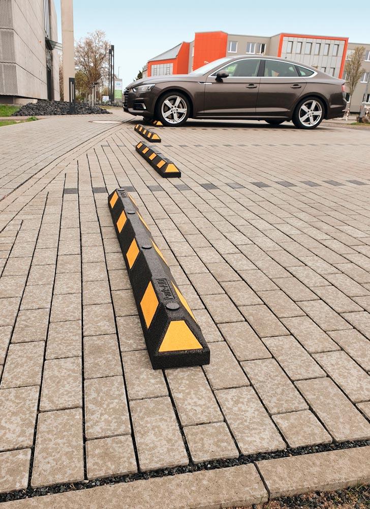 Parkplatzbegrenzer Farbe schwarz-gelb, Recy.-Gummi mit Reflektorstreifen inkl.Dübelmaterial, LxBxH 1200x150x100 mm