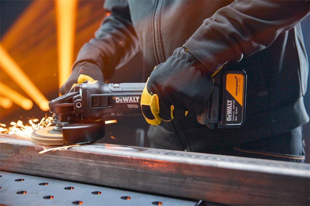 DEWALT MCLAREN Akku-Kombopack 18V Akku-Schlagschrauber/Winkelschleifer 2x5,0 Ah