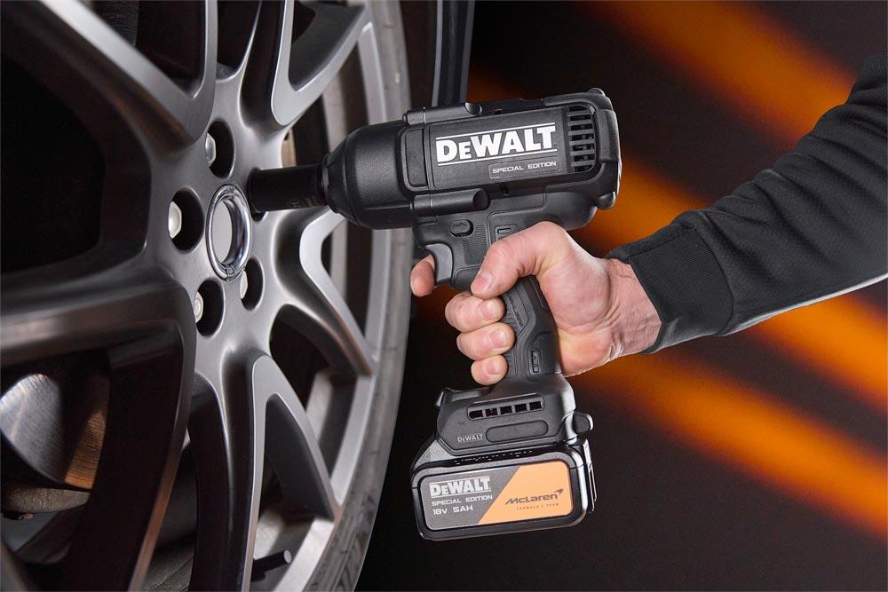 DEWALT MCLAREN Akku-Kombopack 18V Akku-Schlagschrauber/Winkelschleifer 2x5,0 Ah