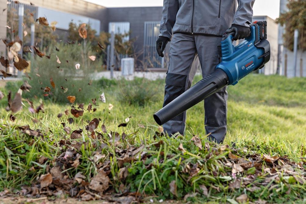 BOSCH Akku-Laubbläser GBL 18V-750 (ohne Akku/Ladegerät)